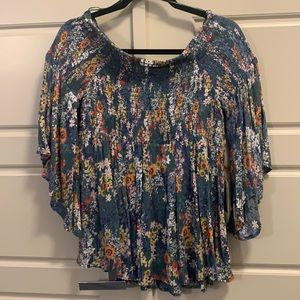 Floral off the shoulder bell sleeve top!